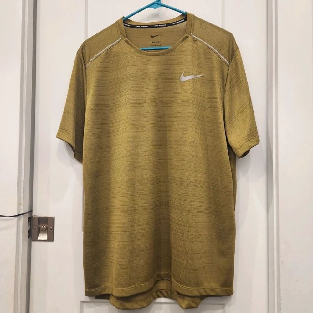Nike running shirt size Large